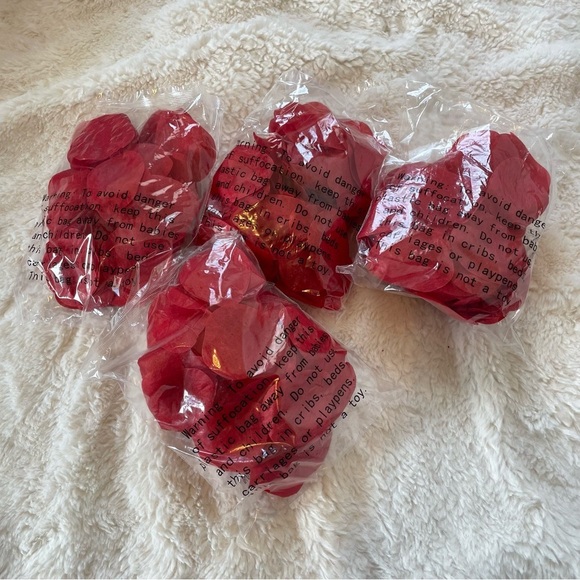 Way To Celebrate Red Rose Petals 4 Packs - Picture 1 of 5